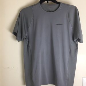 Men’s Patagonia Short Sleeve Athletic T-Shirt M Gray Logo Tee Polyester